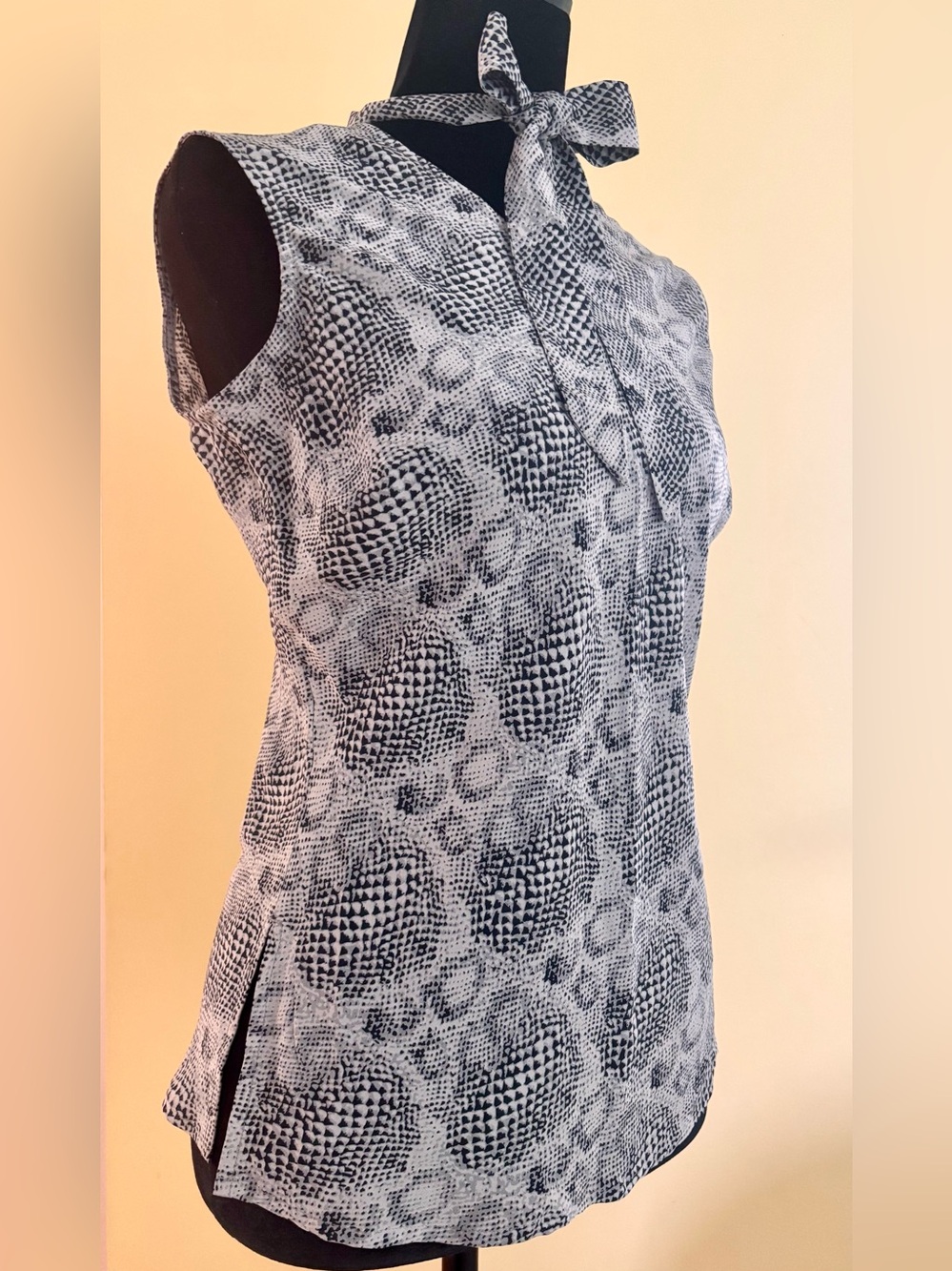 NWT Mossimo Sleeveless Women's Silk Blouse Top Shirt Bow Tie Snakeskin Pattern S